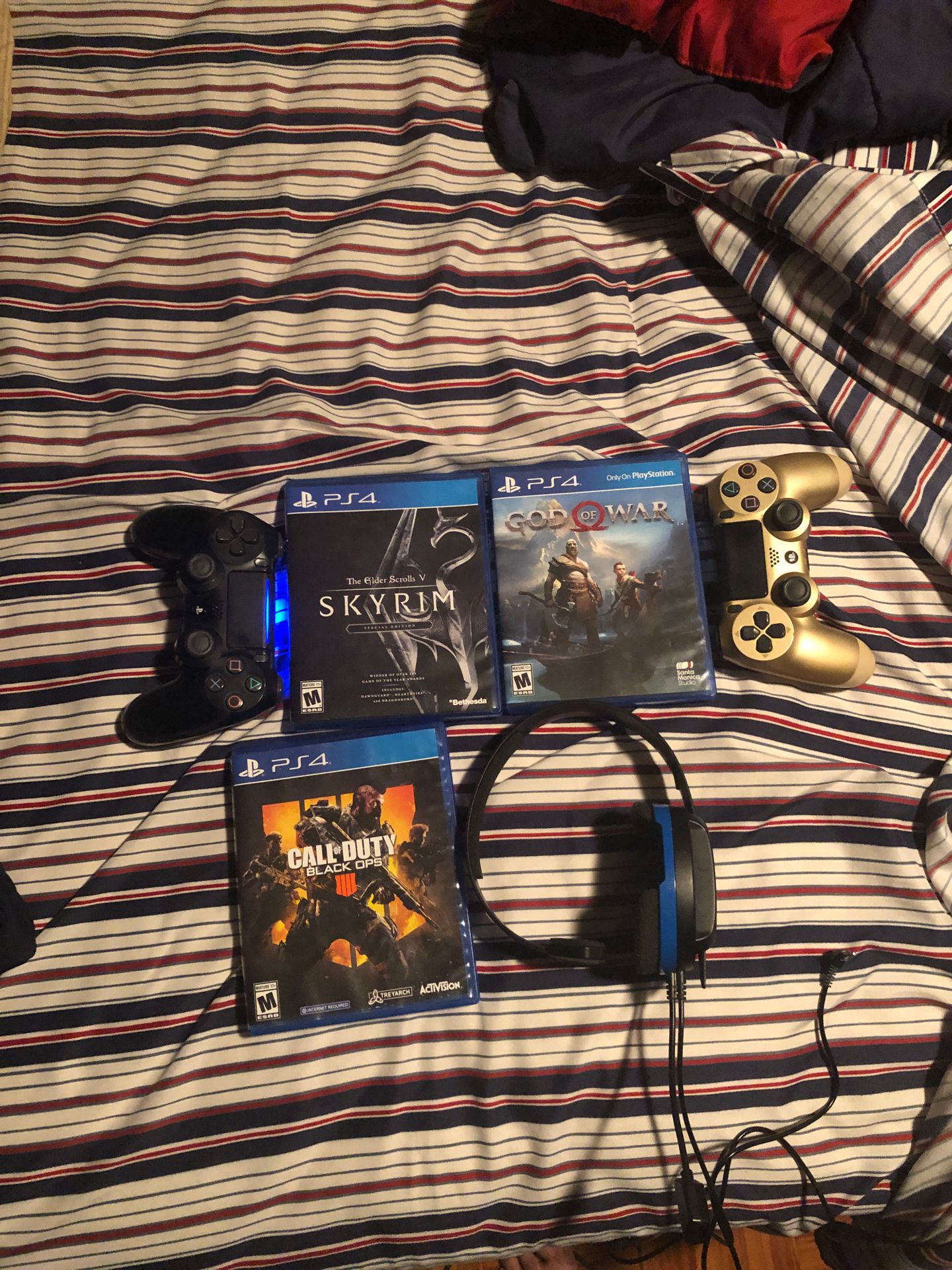 Ps4 controllers, skyrim, black ops 4, god of war turtle beach headset