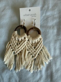 Urban Posh cream macramé’ fringe earrings