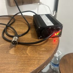 Arrow Charger Like New . Cargador De Arrow