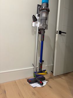 Dyson Cordless Stick Vacuum with Attachments