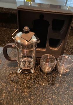 Brand new! French Press w/coffee cups& Frother