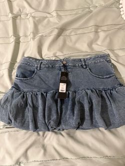 Fashion Nova Denim Ruffle Mini Skirt – Medium – NWT