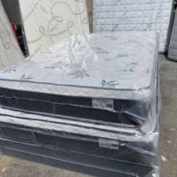 ✨Mattress Pillow Top All Sizes ✨ 🚨12” inches tall 🚨All sizes 💠Queen sizes $200 💠Full sizes $180 💠Twin sizes $150 💠Cal king $330 💠E. King $330