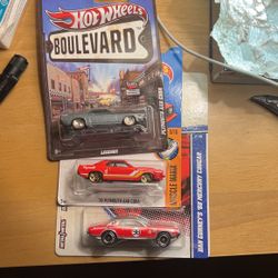 Hot Wheels Vintage Mercury cougar/ Plymouth Aar Cuda (boulevard)