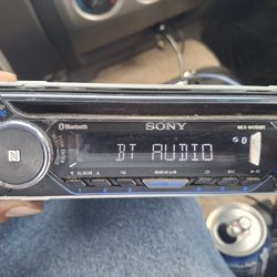 STEREO SONY CD AUX USB BLUETOOTH GOOD CONDICIÓN ABLO ESPAÑOL