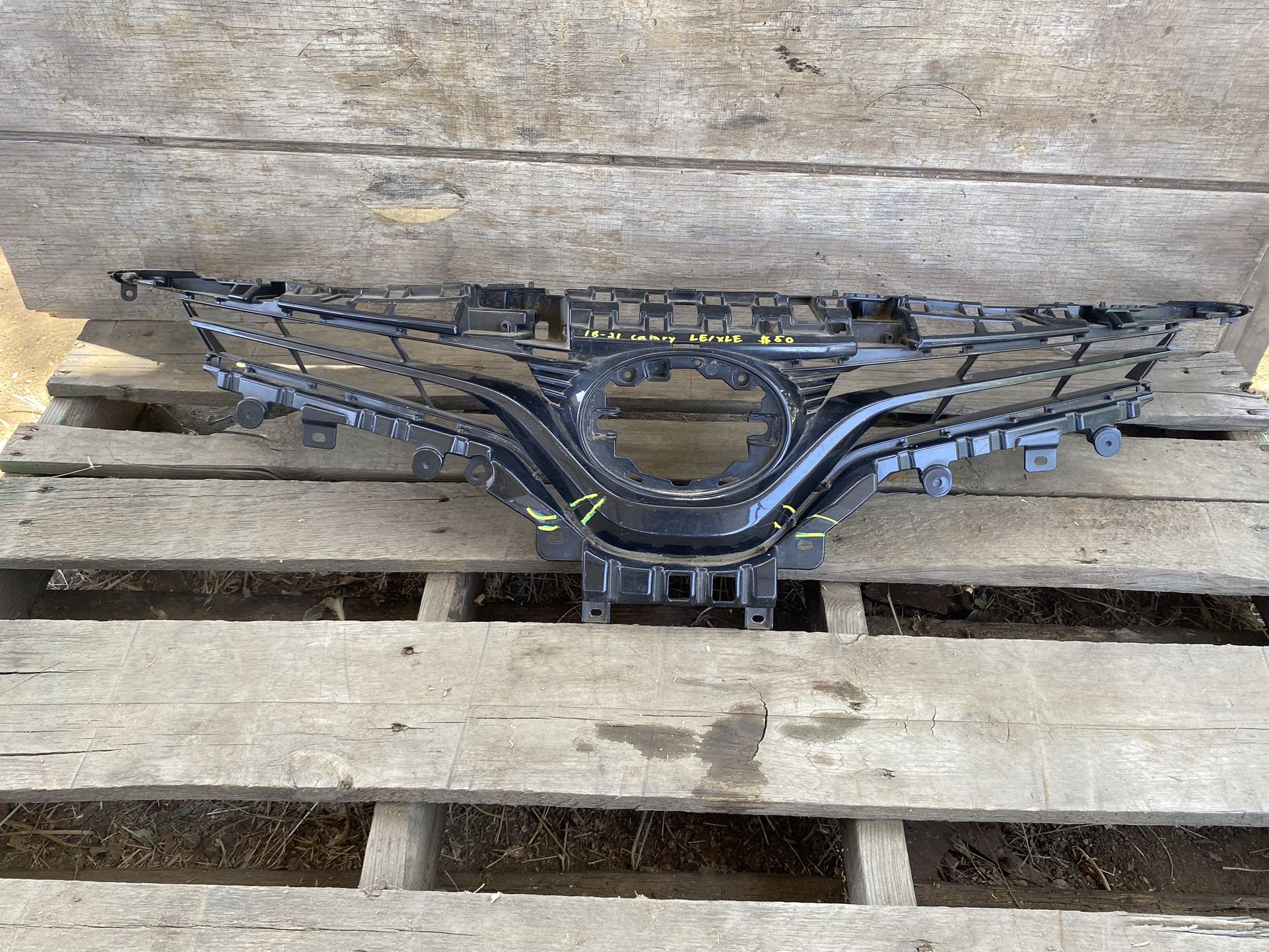 2018-2021 Toyota Camry XLE/LE Upper Grille