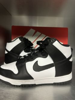 Women’s Panda Dunks/ Nike/ Women’s 7.5