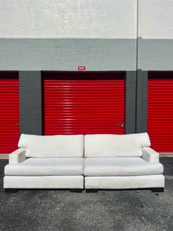 SOFA COUCH / FABRIC WHITE / IN GREAT CONDITION/ DELIVERY NEGOTIABLE