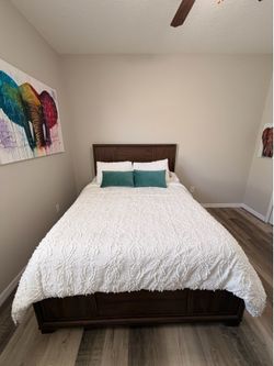 Queen Bed Set