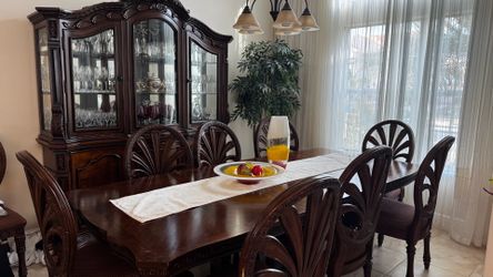 Elegant 8-Seater Dining Set with China Buffet ( Practically new ,very little use)