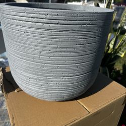 brand new patio ceramic pot in box
