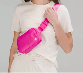 Lululemon Everywhere Belt Bag Sonic Pink NWT