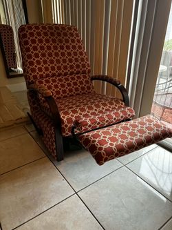 Recliner- Good Condition 42”H extended 37”