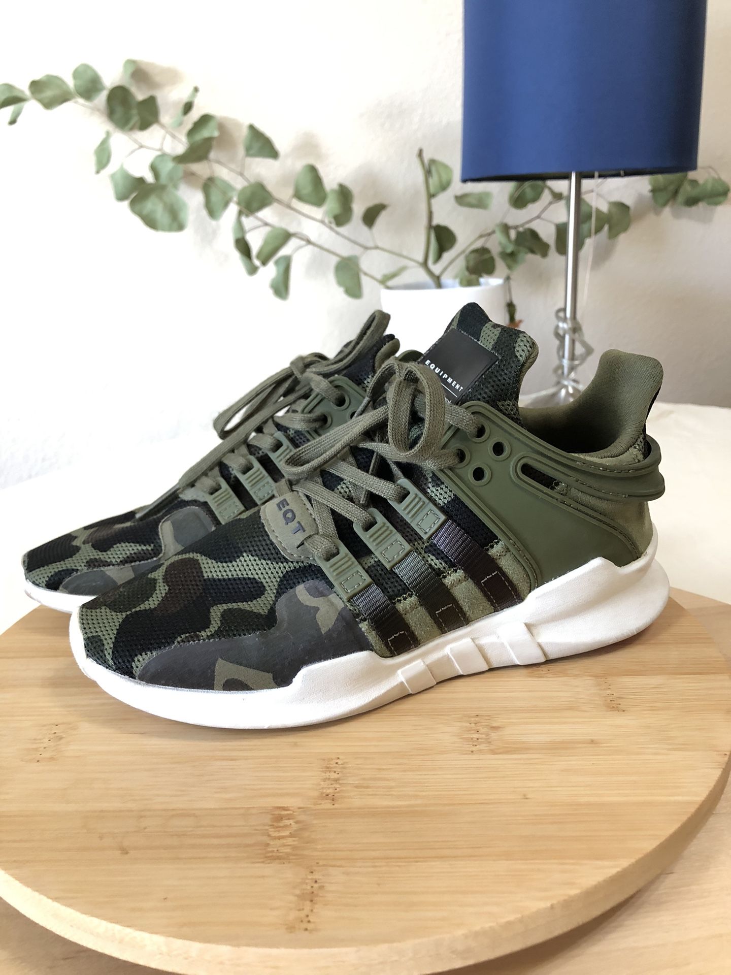 Adidas Camo Sneakers Boys 4 / Women’s 5y