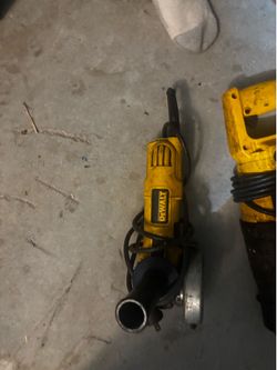 Corded angle grinder