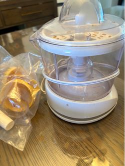 Juicer black and decker with attachments