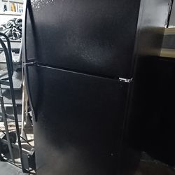 Like new whirlpool refrigerator!