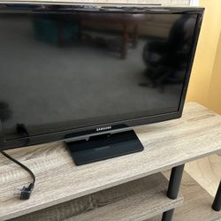 Samsung Smart TV Model# UN24H4500AF - used