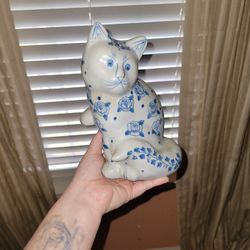 Cat Statue 