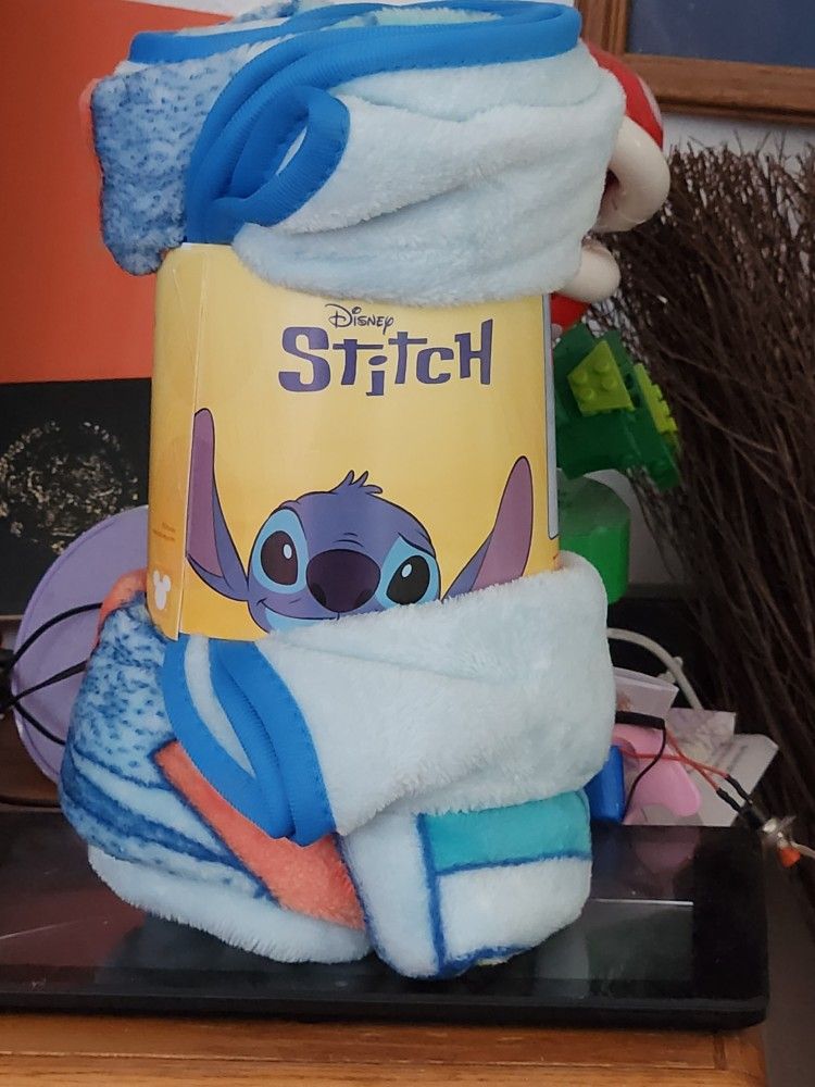 Disney Stitch Vacay Mode Travel Blanket 40in x 50in