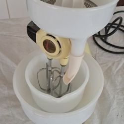 1950's SUNBEAM Mixmaster-works as it should!