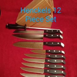 #672... Henckels 12 PieceKnife Block Set