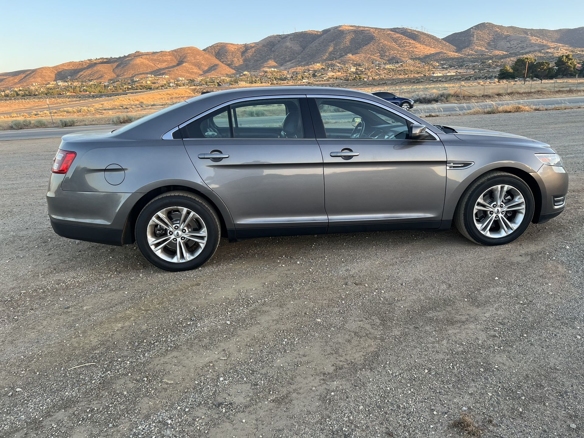 Ford Taurus Sel