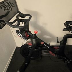 Pelaton Bike with Accessories