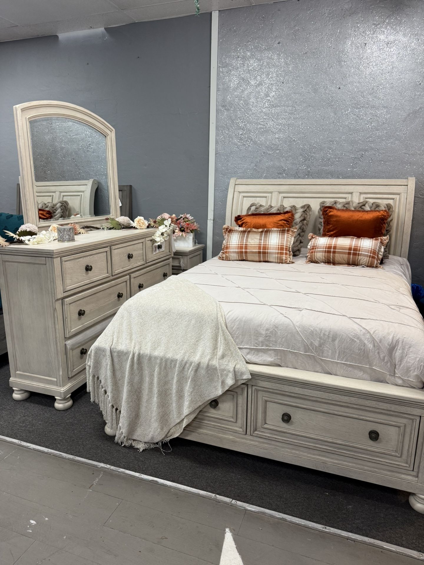 Queen Neutral Bedroom Set