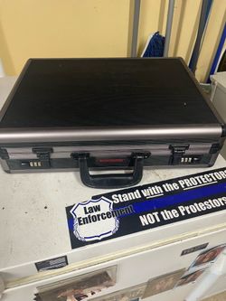 Winchester locking gun case
