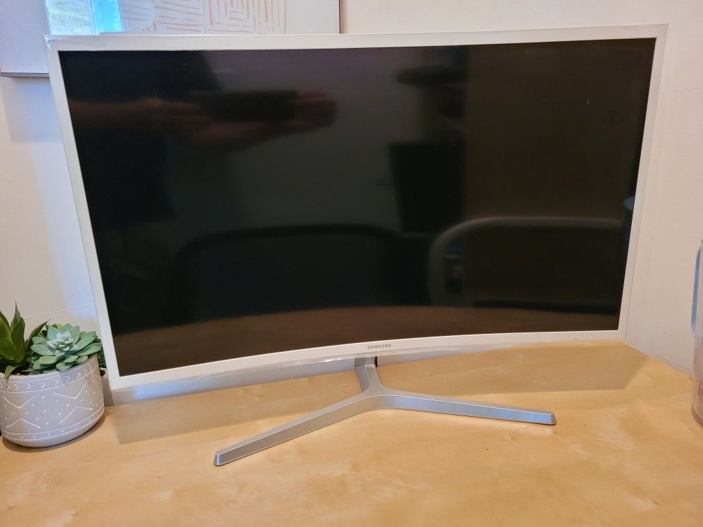 Samsung 32 Inch Curved Monitor With Stand