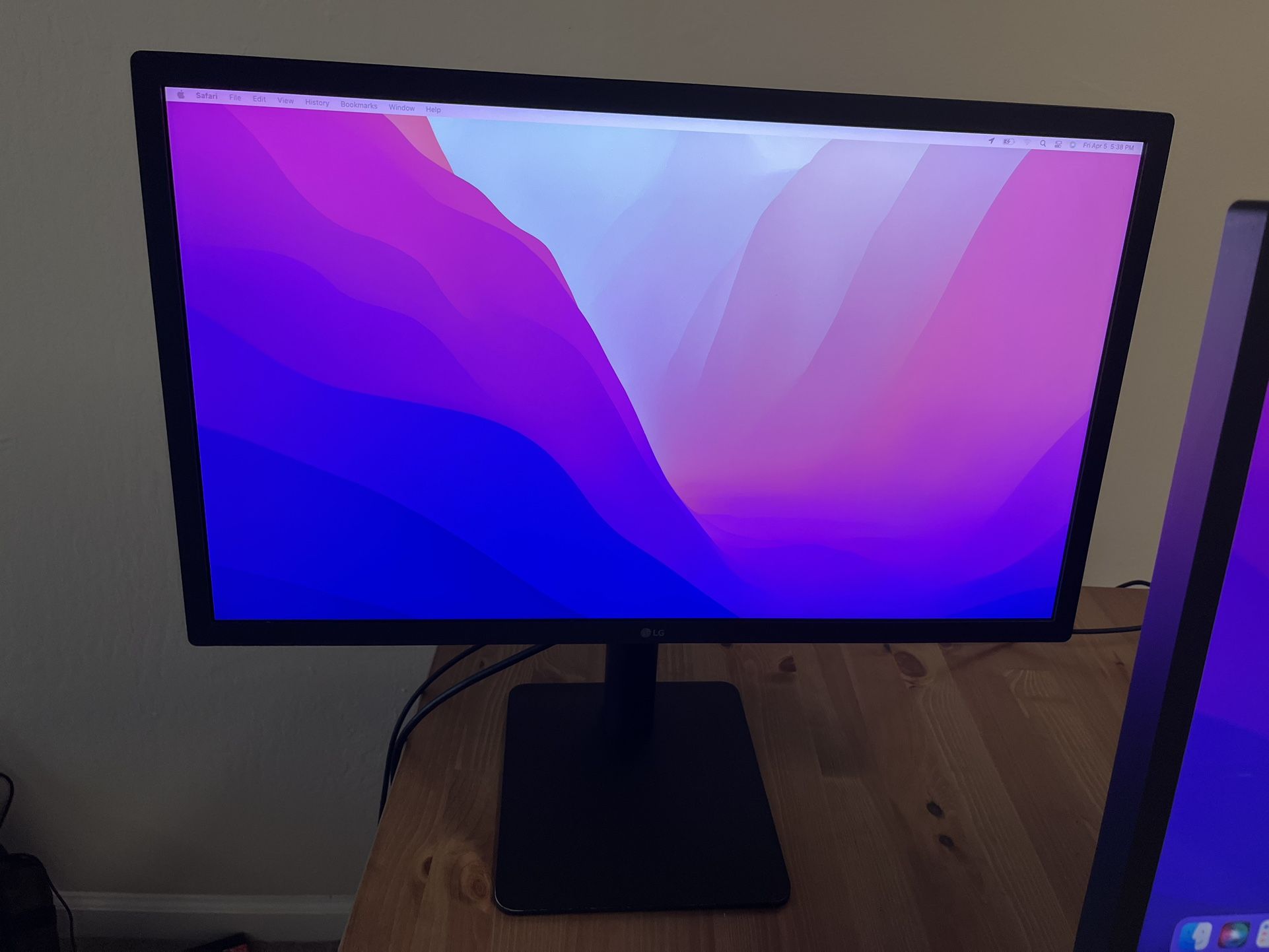 LG Ultra Fine Monitor Works With MacBook