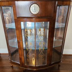 Vintage Curio With Clock