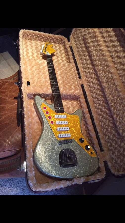 DiPinto Galaxie 4 Guitar with New DiPinto Hard Case