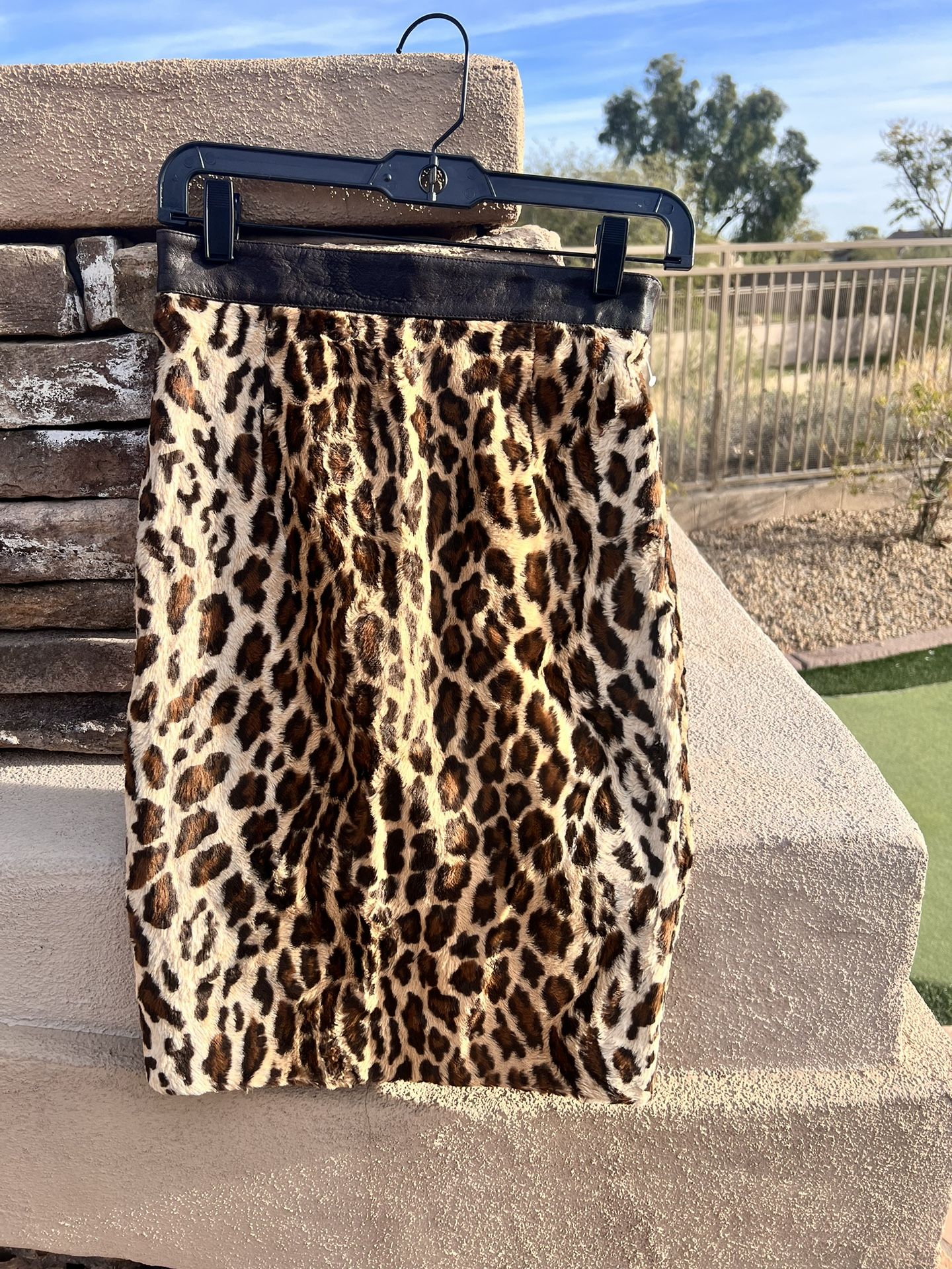 Leopard pencil skirt adult size 2 by Elizabeth and James