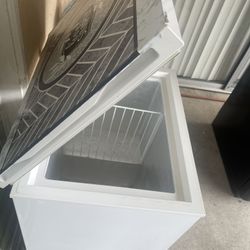 Compact Chest Freezer 5