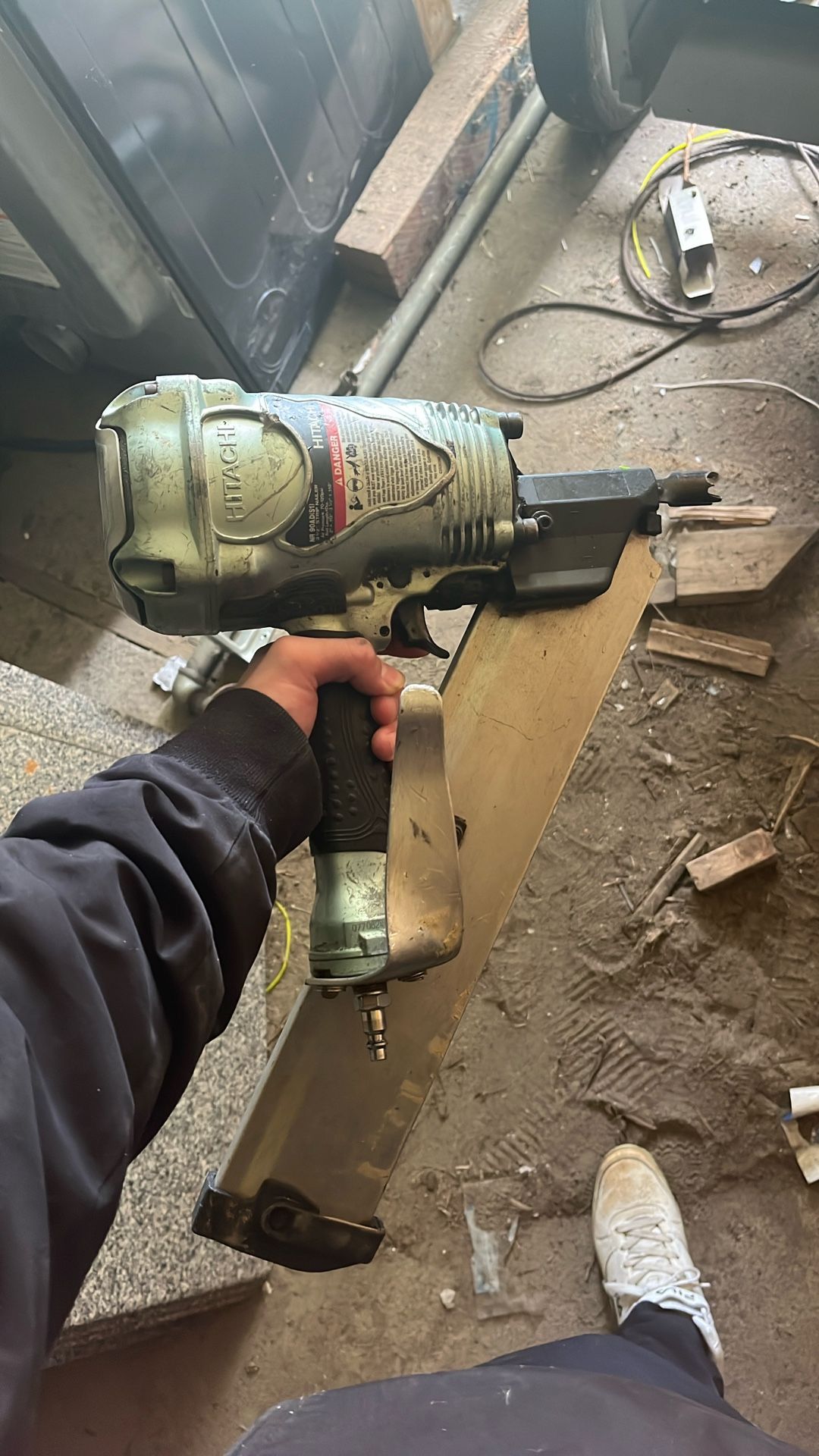 Hitachi Roofing Gun