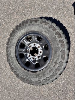 8x180 CHEVY GMC WHEEL LT 275 70 18 TOYO OPEN COUNTRY M/T TIRE
