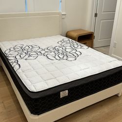 The best quality mattresses for a good rest.      Queen Size Mattress Pillow Top 12”.       New In A Plastic Sealed.     ☎️🔥📲(213)713-74-89