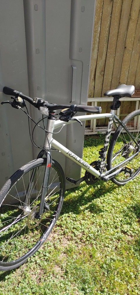 RALEIGH CADENT 2 ROAD BIKE