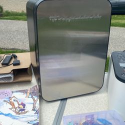 Barely Used Mini Fridge 