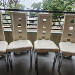 Table/Chairs Set