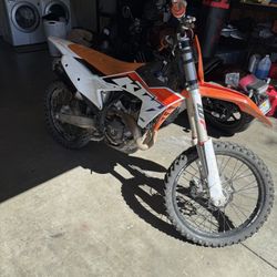 KTM 450 SX-F Dirt Bike