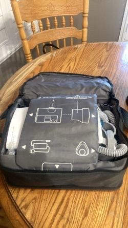 Res Med Air Sense 11 Autoset! Excellent condition ! Come new tubing, filters and humidifier chamber!!!