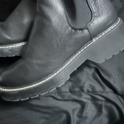 Black Boots 