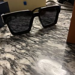 Louis Vuitton black Sunglasses With Case