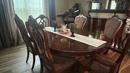 Dining table - 6 Chairs