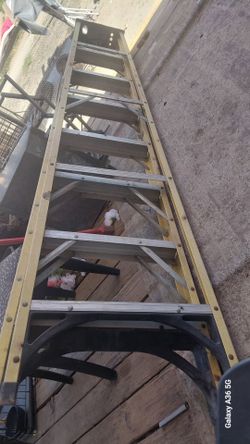 Fiberglass Extension Ladder