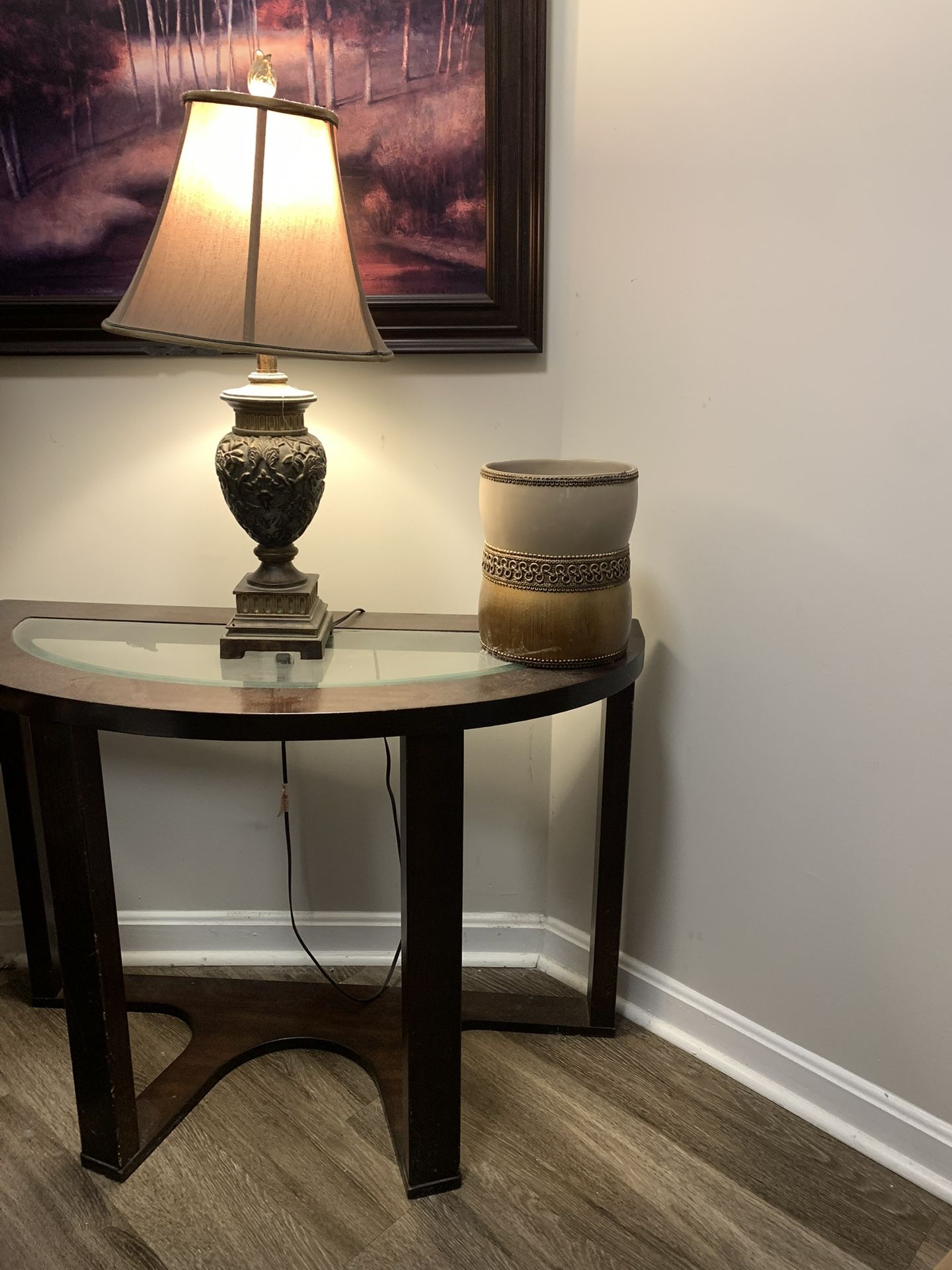 Demilune Console Table with a lamp