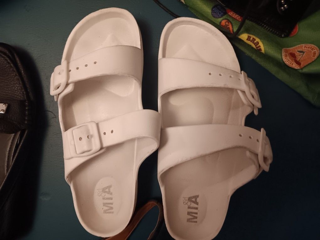 Priced To Sell Today Only..Package Deals..Lots Of Womens Shoes--heels,wedges,flats And Slides